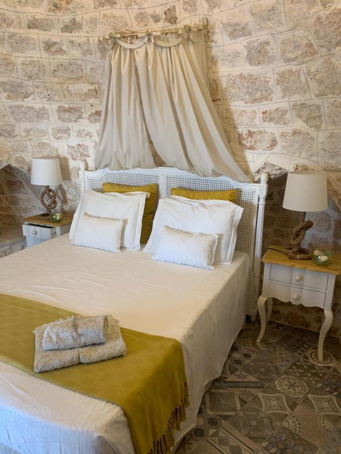 Bed and Breakfast Trulli Tesoro Cisternino Exterior foto