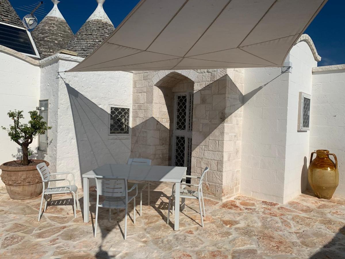 Bed and Breakfast Trulli Tesoro Cisternino Exterior foto